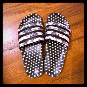 Adilette farm slides